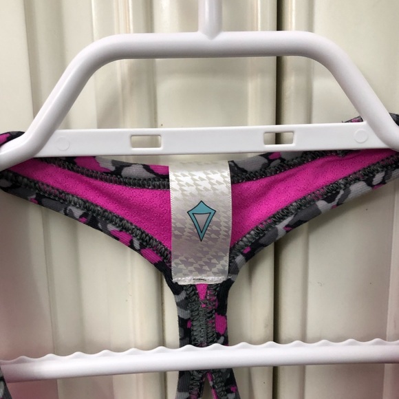 Ivivva by Lululemon girls reversible bra - Picture 4 of 12